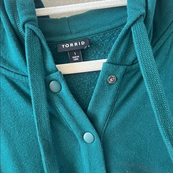 Torrid Green Button-Up Hoodie Sweatshirt. Size 1 - Picture 3 of 8